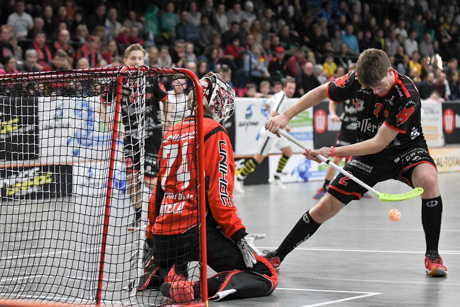Entdecke die besten Floorball Wett-Tipps und verbessere deine Chancen auf kluge Wetten in dieser aufregenden Sportart.